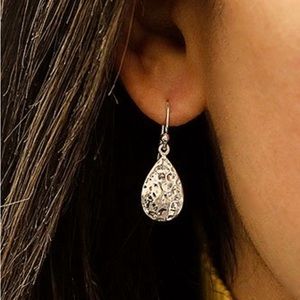 ❤️‍🔥NEW❤️‍🔥Sterling Silver Hammered Tear Drop Earrings Stunning Jewelry🌺